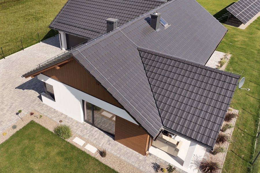 Akcesoria dla dachówek ceramicznych swissporTON, które wpływają na jakość pokrycia dachu